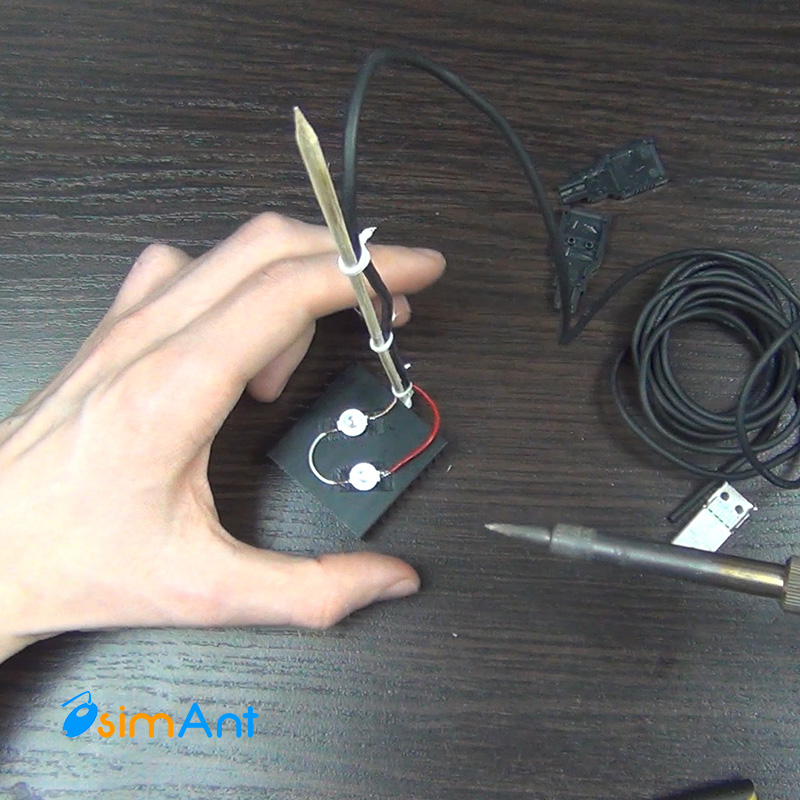 Припаиваем один конец провода к светодиодам 3W