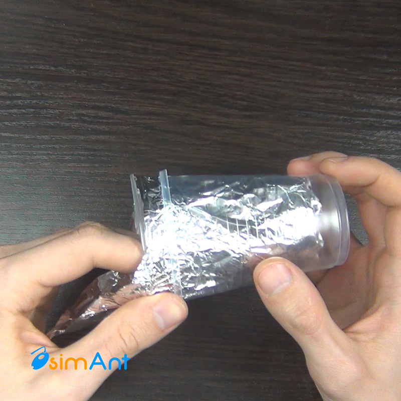 Отражатель из пластикового стакана и фольги