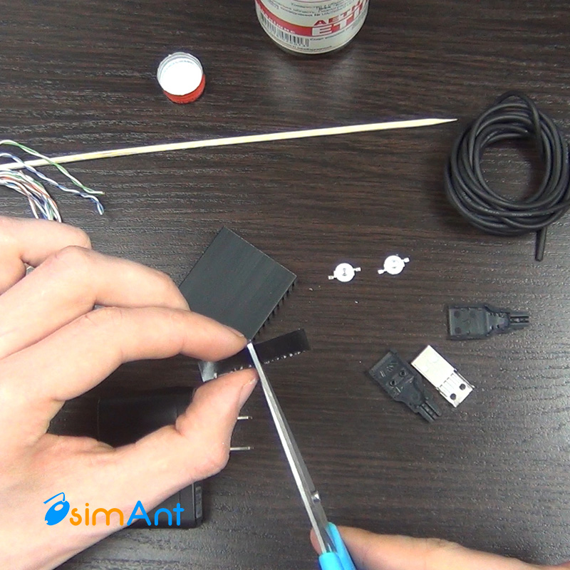 Режем пополам теплопроводную ленту 3М